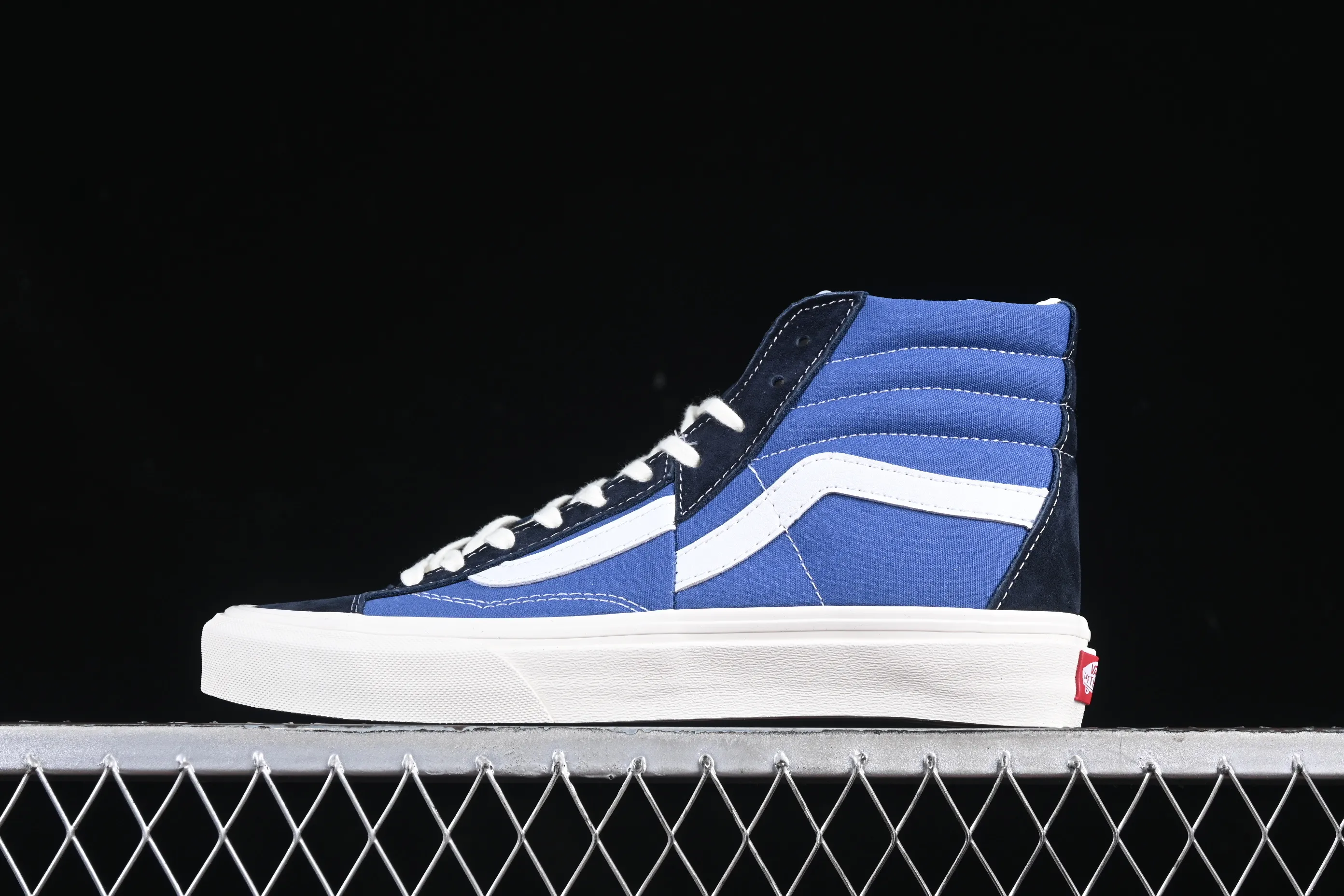 All categories Vans Vans series Vans Hi Vans high-top Vans Clash The Wall Vans fashion high-top casual sneakers VN000CNSN01